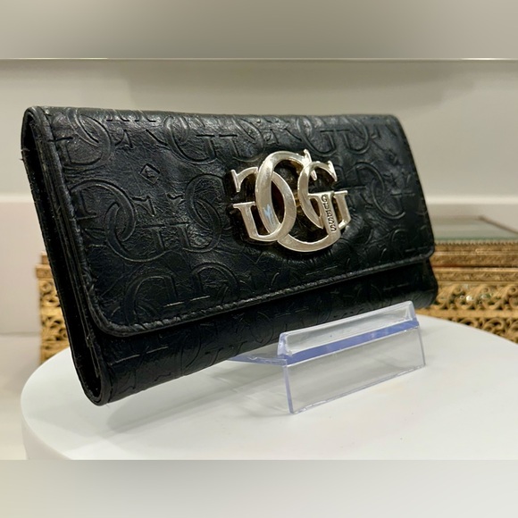 Guess - Black Embossed Tri-Fold Wallet - VGUC - Picture 3 of 17